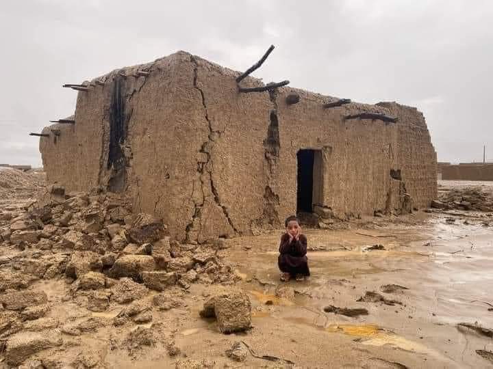 جِسکا درد بس اُسی کا درد، باقی سبّ تماشا____!😐😞
دنیا کی ساتویں ایٹمی طاقت ، دنیا کی عظیم فوج ، بہترین ھاؤسنگ سوسائٹیوں کے ملک پاکستان میں بے یارو مددگار کیڑے مکوڑے😢
#PSTMurree #FloodSituation 
#Donation