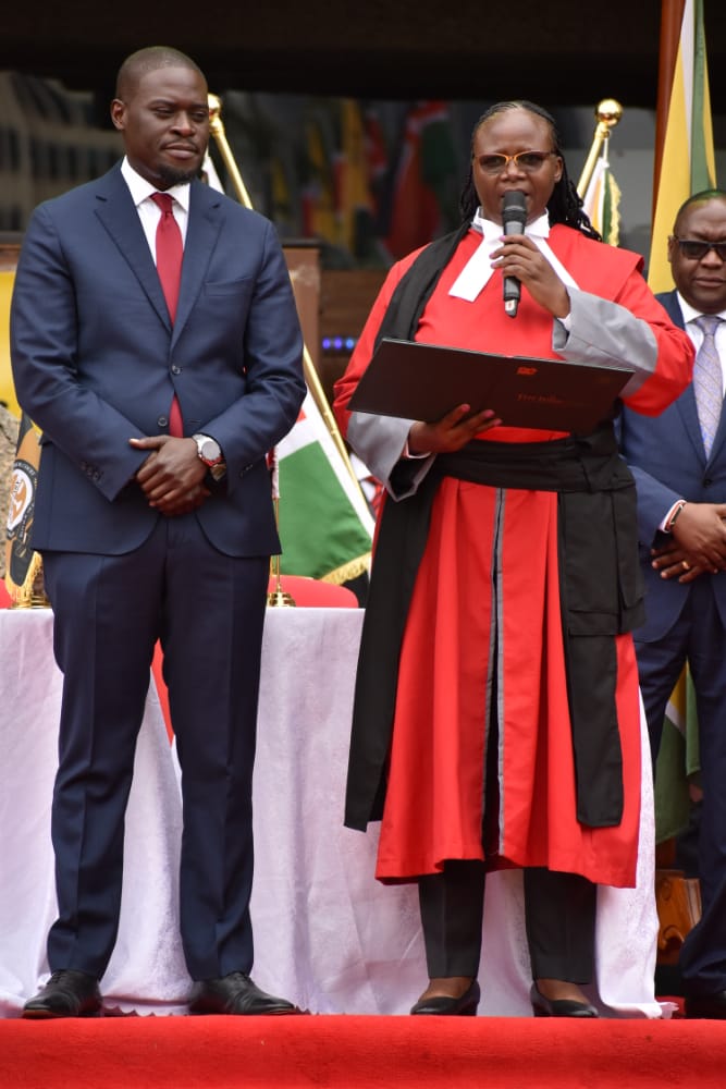 clement_kamaru's tweet photo. During the swearing-in of Nairobi Governor H.E. @SakajaJohnson and Deputy Governor James Muchiri at the Kenyatta International Convention Centre, Nairobi County. https://t.co/cUBcHUEoYg