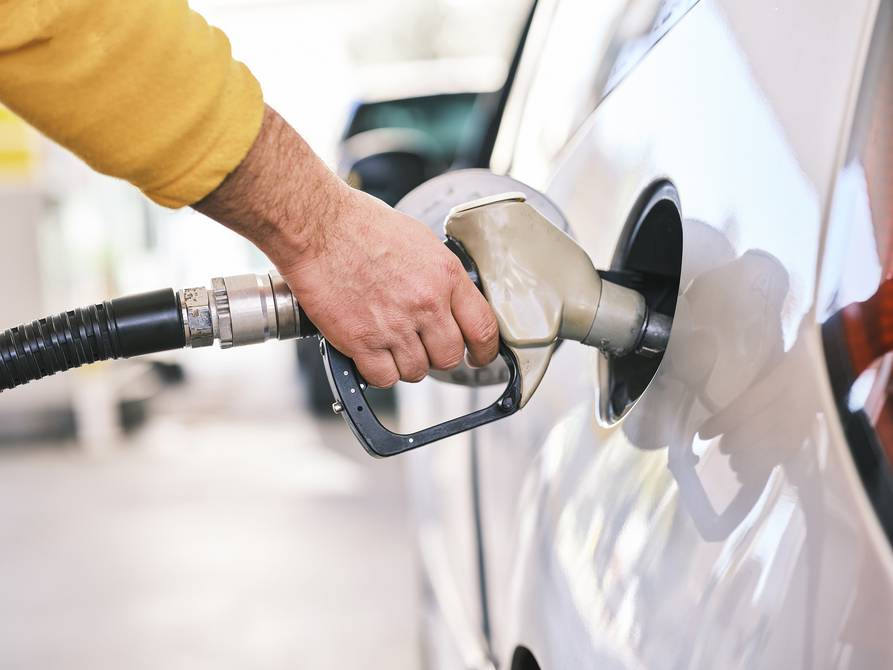 eluniversocom's tweet photo. Cuántos octanos tiene la nueva gasolina ecoplús 89, en relación a ecopaís, extra y súper. Estos son los precios actuales y características ► https://t.co/i9skq3AVV6 https://t.co/tQljJMQKZi