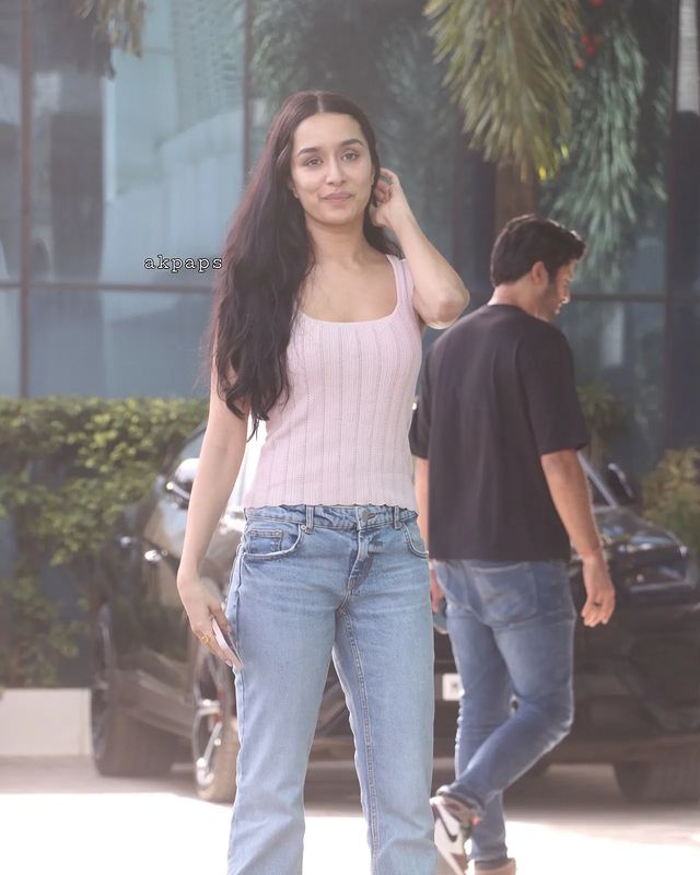 ShraddhaSource's tweet photo. Shraddha Kapoor Spotted In Mumbai Today. (25/08) https://t.co/7TPAmwwRLT