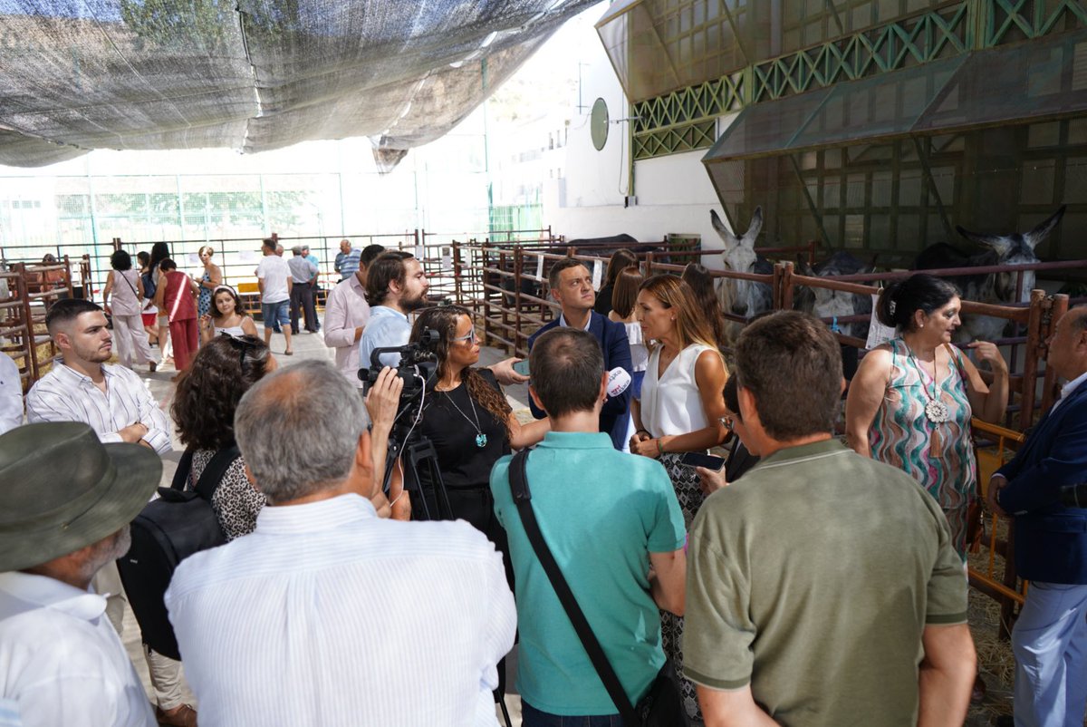 expohuelma's tweet photo. Inauguración de la XXII Muestra Ganadera y IX Encuentro de Razas Ganaderas en Peligro de Extinción de Andalucía 🐐🐏
 
#ExpoHuelma #EH22 #ExpoHuelma2022 #AyuntamientodeHuelma #Huelma #SierraMagina #muchoquever #maginaenhuelma #descubremagina #vivemagina https://t.co/zdR1vKEcnR