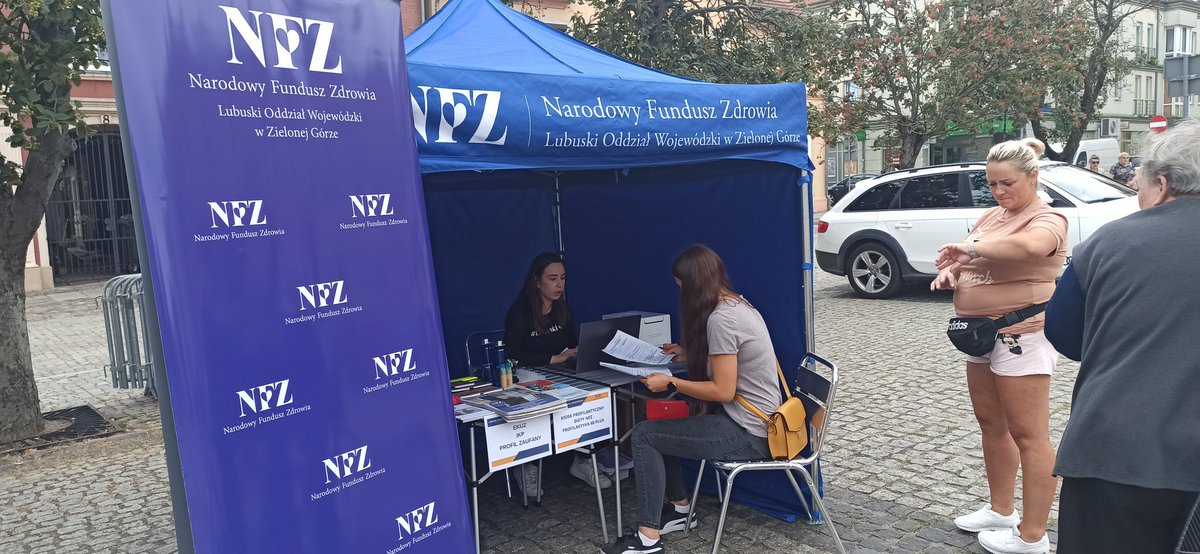 Agniesz49257822's tweet photo. Dziś na #Rynku w urokliwych Strzelcach Krajeńskich mieszkańcy tłumnie odwiedzają mobilne stoisko #LOWNFZ #profilaktyka #ekuz #ikp @NFZ_GOV_PL @NFZ_ZielonaG https://t.co/HRkQx318Y9