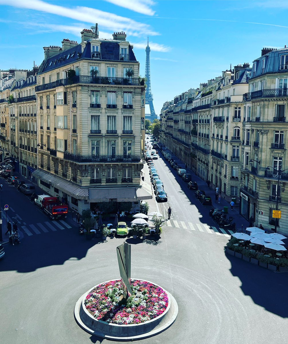 Caroline Darney tweet media