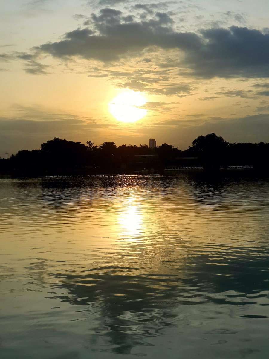 May_IndyMaya's tweet photo. Good evening !!!❤️😍

#Sunset #SunsetPark #Nature #NatureBeauty  #SuanluangPark  #Exercise #TimeToExercise https://t.co/Ws7AFEUv7G