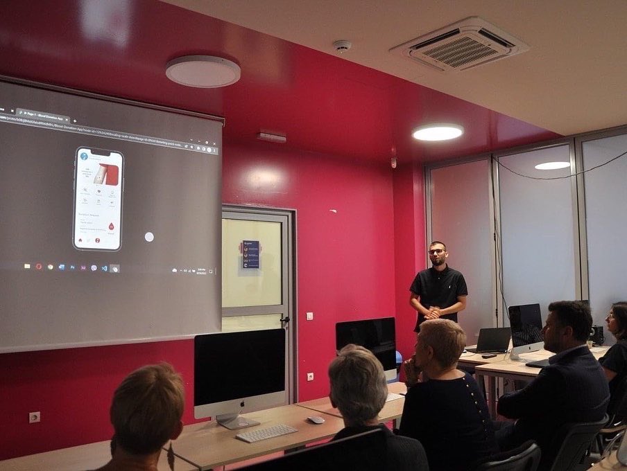 Cacttus_Sha's tweet photo. It was a pleasure to have @UNDP_Kosovo and GIZ Kosovo in a joint visit at CACTTUS Education &amp; CACTTUS, as part of "Digital Skills Programme". 
During this visit, the students shared with the attendees some presentations of their work carried out during these trainings. https://t.co/mjbNJrQtXI