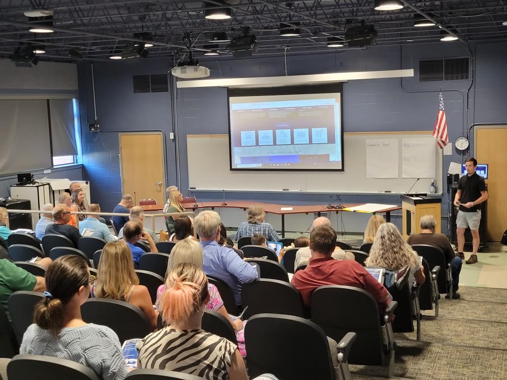 Sau40Schools's tweet photo. You came.  You listened.  And you participated. Last night’s Public Forum was a huge success because of you. Thank you so much for making an effort to come! #milfordnh #wearesau40 #renovationproject https://t.co/gd57pWoDwy