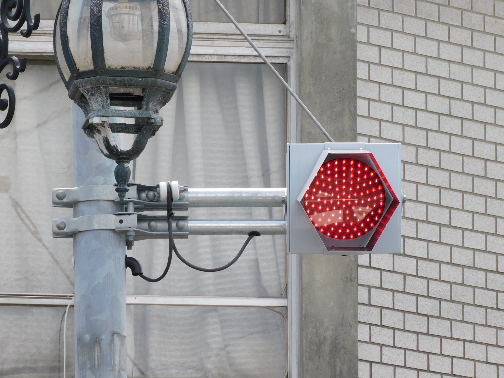 タラ 富士駅近くにて 電材低コスト1灯に六角形フードは初めて見た そもそも低コストの1灯ですらあまり見ないがこれは更にレア T Co Lfgwsr0xgi Twitter