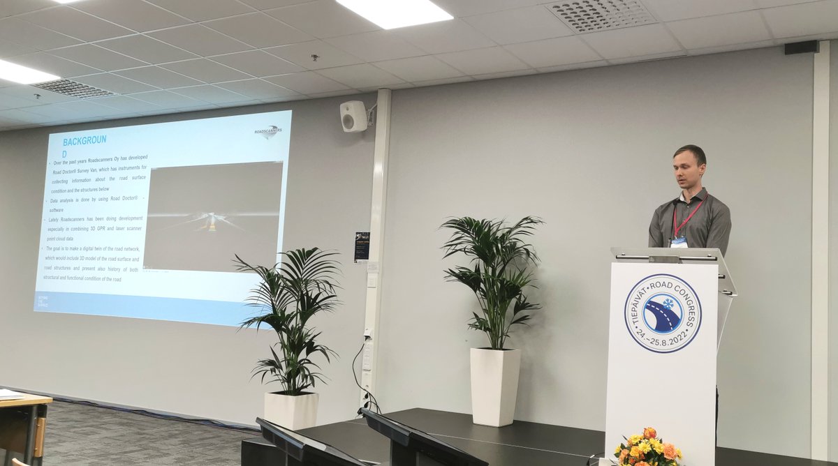 roadscanners's tweet photo. Mielenkiintoista asiaa ja esitelmiä tänään tiepäivillä Tampereella. Roadscannersin Anssi Hiekkalahti esitelmöi aiheesta "3D-maatutka-, laserkeilain- ja 3D-kiihtyvyysanturiaineistojen hyödyntäminen tieverkon ongelmakohtien analysoinnissa" @tieyhdistys https://t.co/AnrZBP3vMp