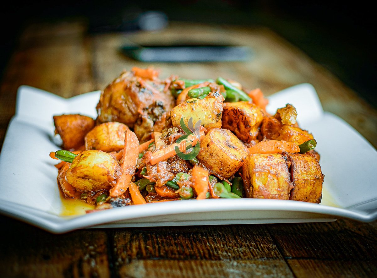 LeGoutDafriQ's tweet photo. What are you having for lunch?
📸: @GraphixsS 

#pouletdg #legout #camercuisine #restaurant #camerresto #goodfood #healthymeals #localfood #localfoods #photography #foodphotography #legoutdafriq https://t.co/atlFT8wQrB