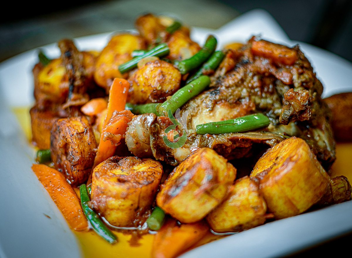 LeGoutDafriQ's tweet photo. What are you having for lunch?
📸: @GraphixsS 

#pouletdg #legout #camercuisine #restaurant #camerresto #goodfood #healthymeals #localfood #localfoods #photography #foodphotography #legoutdafriq https://t.co/atlFT8wQrB