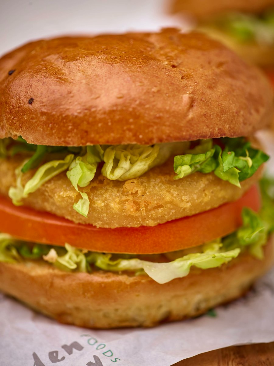 GVF_Chicken's tweet photo. It doesn't need to be #NationalBurgerDay to serve a #juicy, #tender Golden Valley Foods #ChickenSteakBurger π π π π #chickenyoucantrust #burger #fishandchips #fastfood #foodservice #catering #frozen #chickendinner #iwantonenow https://t.co/Xg7I5oCL4l