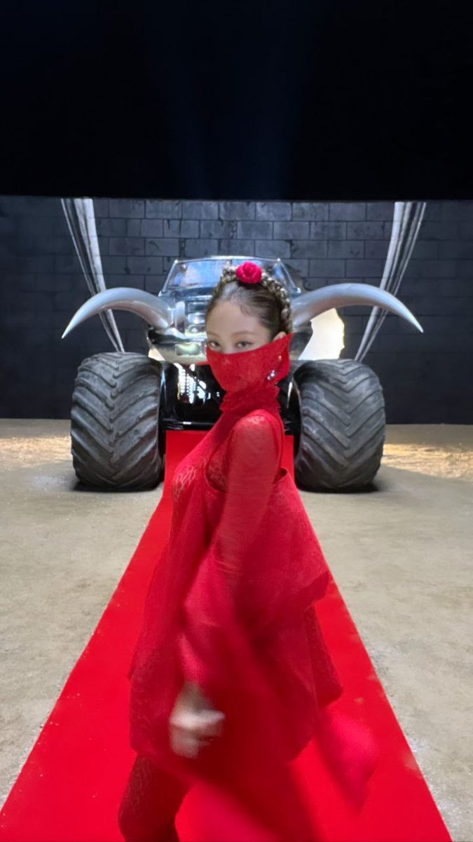Handlecher's tweet photo. We love you Jennie!
#WeLoveYouJennie https://t.co/mlHGXquIAP