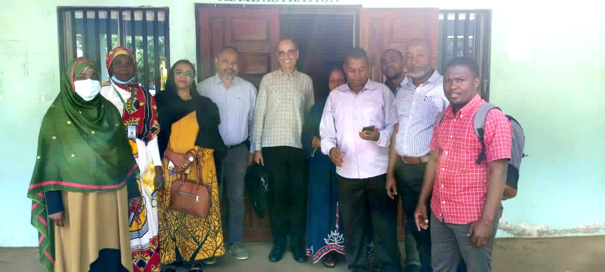 amgcomores's tweet photo. Opérationnalisation de l'#AMG:Prise de contact et échanges autour de la mise en place de l'Assurance Maladie Généralisée aux Comores entre la cellule #PAAMG et l'équipe managériale du CHRI Fomboni (#Mwali) @AFD_France @AmbaFrancekm 
#Sécurité_sociale #mutuelles_santé #Comores https://t.co/Ek0r0BorEu