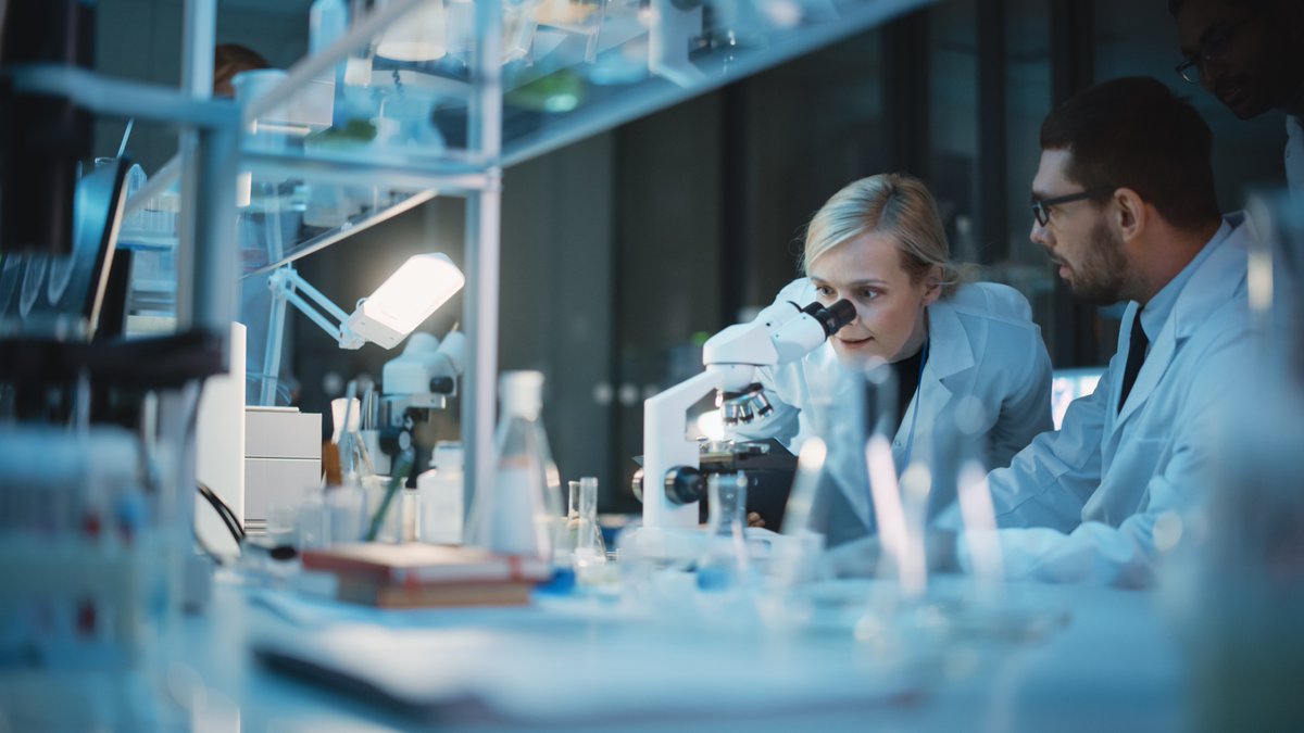 Werkt u samen met een consortium aan vernieuwend en baanbrekend onderzoek?🔬 Wellicht komen jullie dan in aanmerking voor subsidie vanuit het NWO programma Zwaartekracht! hubs.ly/Q01kJCsB0
