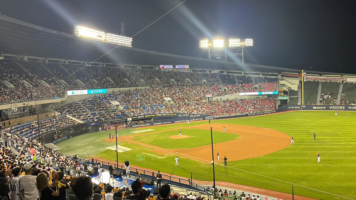 tim_unve's tweet photo. 오랜만에 직관 왔는데 8회에 역전해 보자😎😎 https://t.co/9RJHfOThKO