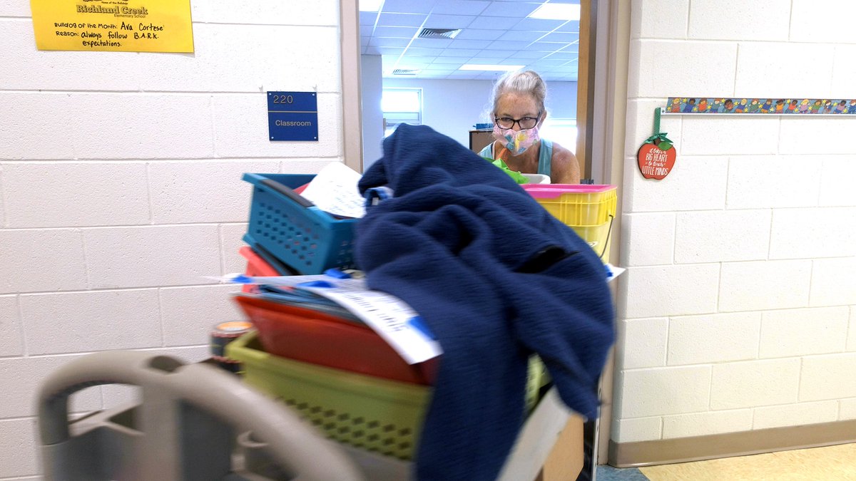 ncpublicschools's tweet photo. Today we salute school support staff who perform a variety duties, often unnoticed, so schools run seamlessly every day. Thank you for being a vital part of the support systems for teachers, principals, students &amp; families! @HokeCoSchools @OnslowSchools @WCPSS @weldon_city https://t.co/UgDkEhPwhz