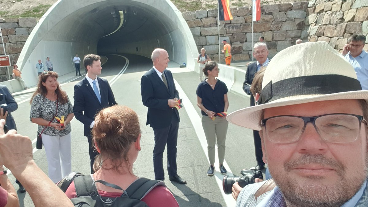 KaufmannAfD's tweet photo. Es hat lange gedauert, aber jetzt ist die Ortsumfahrung #Rothenstein auf der #B88 zwischen #Jena und #Rudolstadt eröffnet. Allzeit gute Fahrt! https://t.co/reZonLRLmd