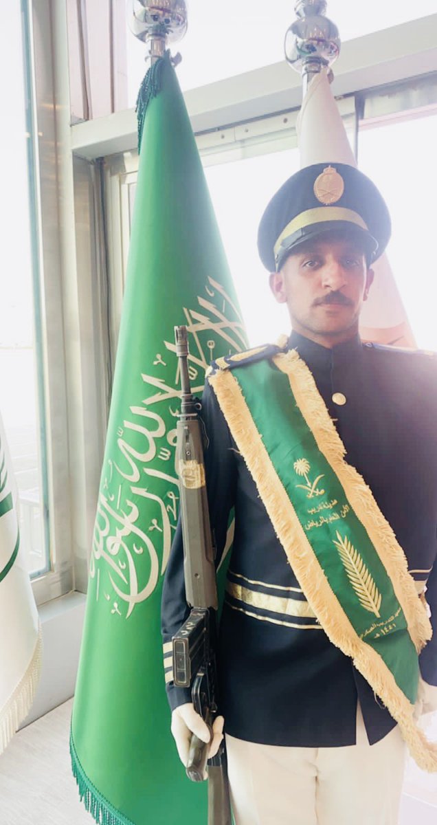 fahzunidi's tweet photo. #تهنئة_تخرج

#الزنيدي
#الزلفي
#الزنادا
@AL_znada 

نبارك لأبنائنا 

محمد بن ناصر 

ومحمد بن عبدالعزيز 

و محمد بن احمد 

تخرجهم من دورة الامن العام 

الف الف مبروك ..🌹🌹🌹 https://t.co/WNDgnNWxfR