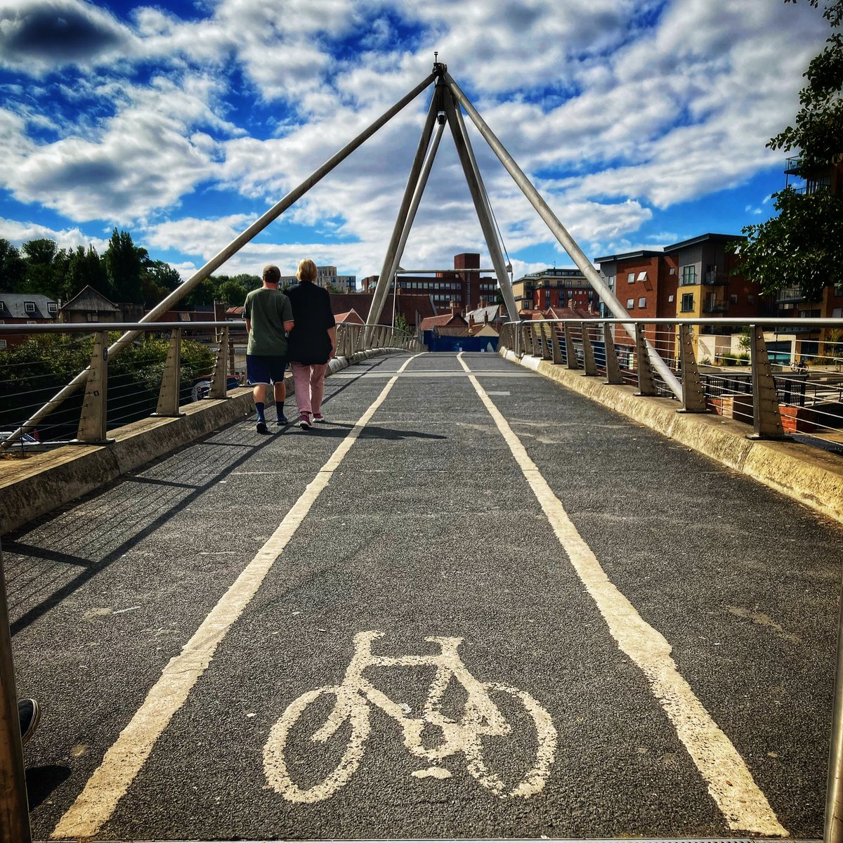 the_bicycle_boy's tweet photo. Shared use, itβs easy to use and easy to implement #bikelane #sharetheroad #sharethelove #cityplanning #cycleinfrastructure #priorities #commutebybike #commuter #gettingaround #green #livingagreenlife #streetphotography #iphotography #thebicycleboy https://t.co/LpyhZo58mD