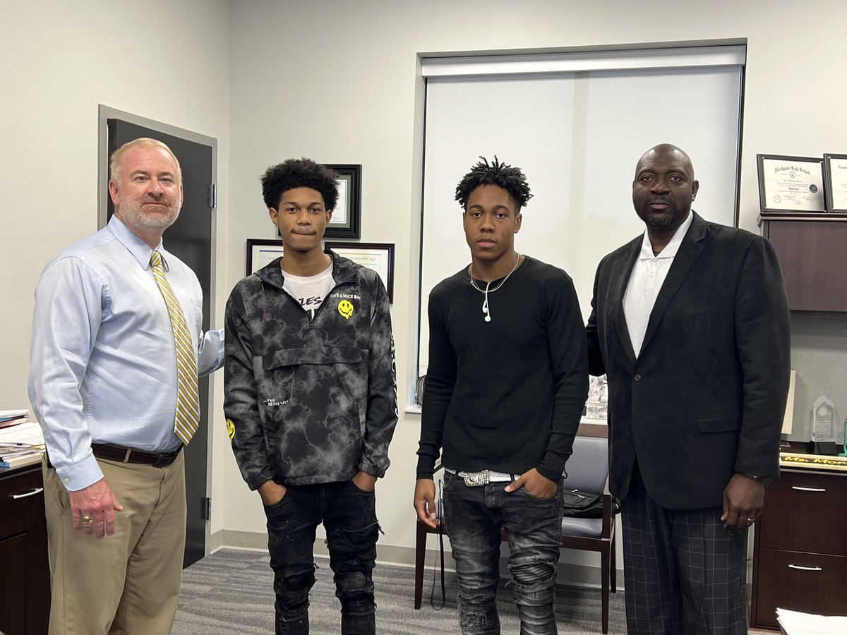 jdavis_peach's tweet photo. Add Mr. Bruce Harris to the ranks of the 100%ers at @school_peach. 100%ers bring good effort and good  decisions every day. Thanks Bruce! https://t.co/ZicMSDwwD0