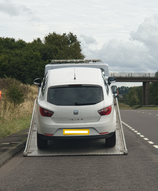 PSOSRoads's tweet photo. #AyrshireRP stopped this vehicle yesterday on #A71 and found the vehicle had #noinsurance and the driver had a revoked licence.  Vehicle was seized and driver reported to @COPFS 

#checkyourdocs #roadsafety https://t.co/vMWpFIuMQ0