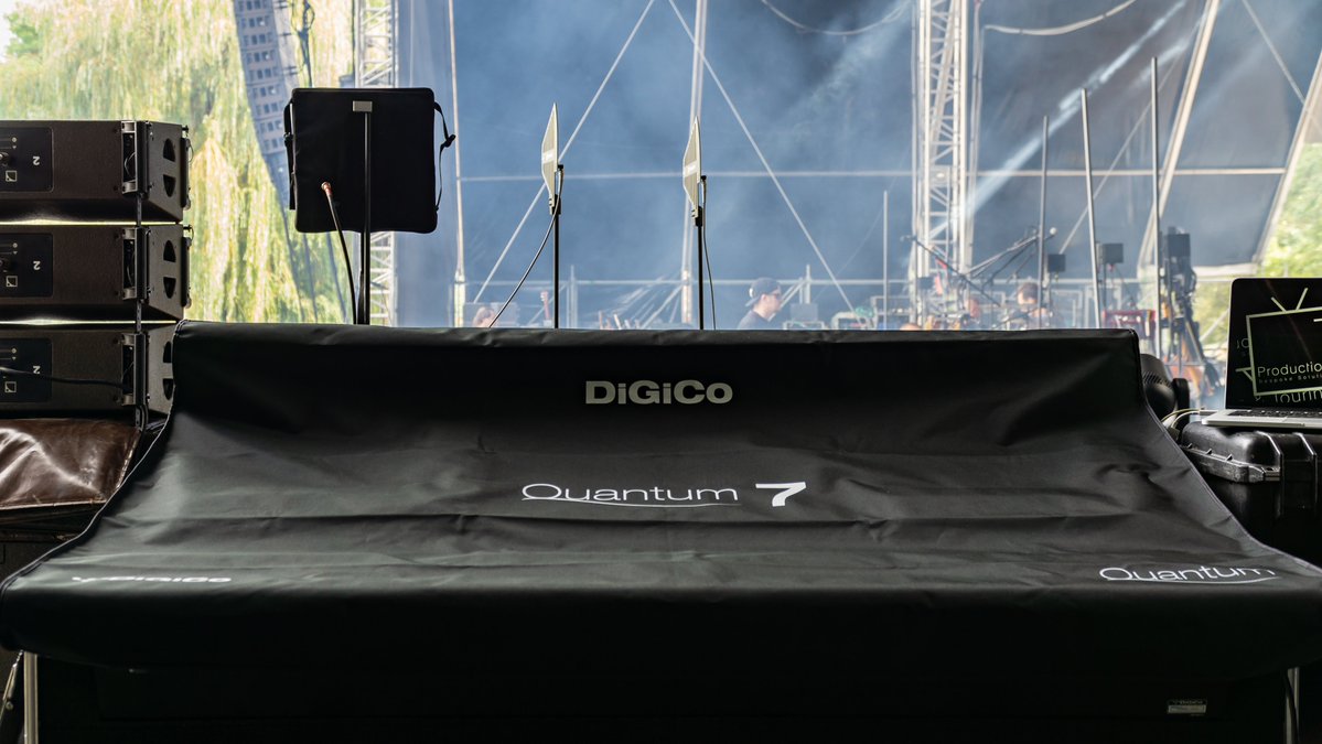 Delta_Classic's tweet photo. #DiGiCo Quantum 7 and Quantum 338 on duty at SZIN Festival, #Szeged with @RagNBoneMan.

@DiGiCo_official #sound #stage #Quantum7 #Quantum338 #livesound https://t.co/yDZU6l5k9b