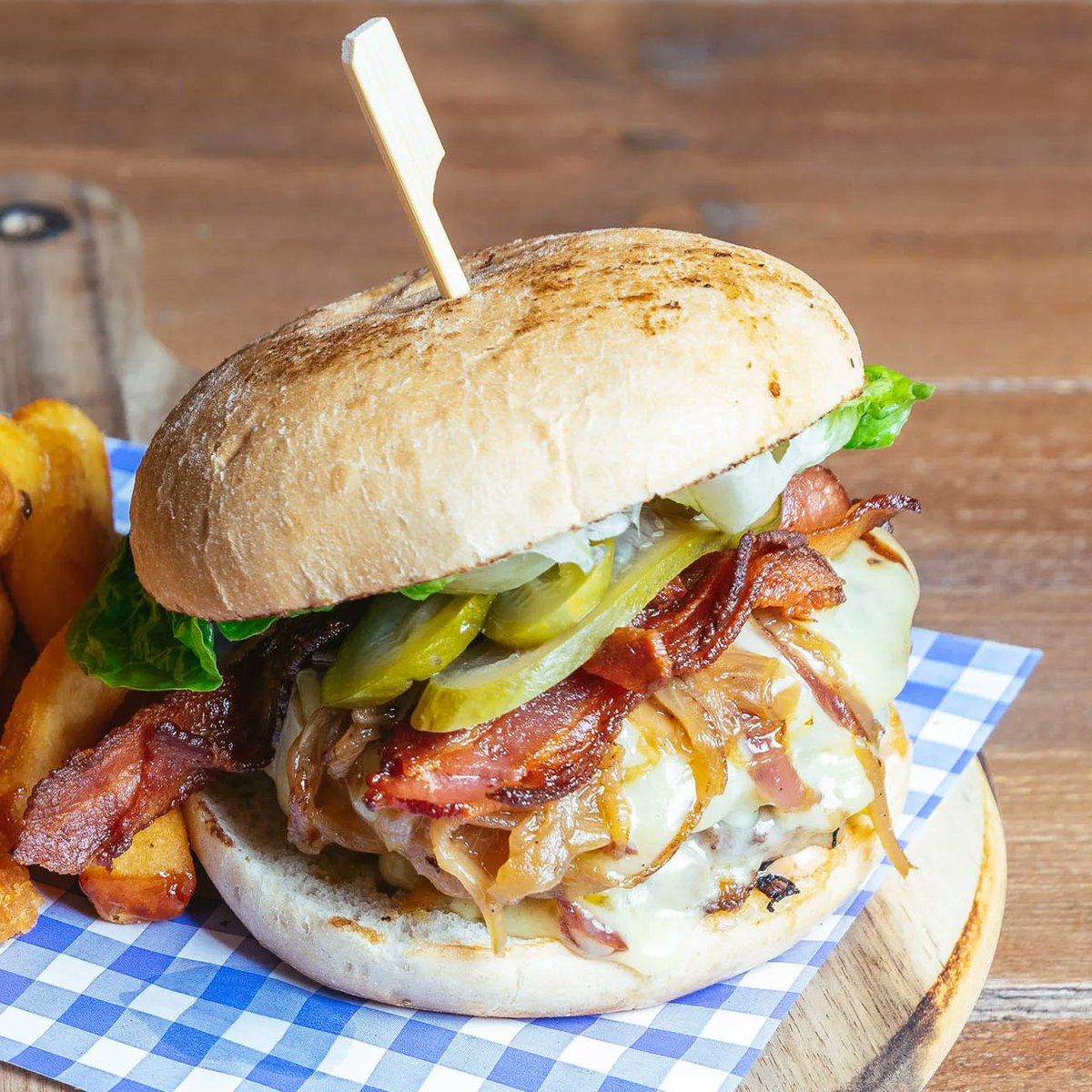 BermondseyBK's tweet photo. Happy National Burger Day!
Who doesn't love classic burger? Celebrate the big day with one of our juicy burgers. Why not pair with one of our delicate range of German beer? ππΊ
#BermondseyBierkeller #germanbeer #germanbar #germanrestaurant #londonpub #londonrestaurants https://t.co/WjPIai5zRE