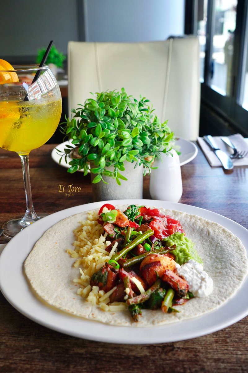 ElToroSouthsea's tweet photo. POV: youโre about to dig into one of our vegetable fajitas and enjoy a glass of gin on a cosy rainy Thursday afternoon ๐ง๐ง
#SouthAmerica #TenderSteak #MeltInYourMouth #ElToro #Burger #Cheese #Lunch #Ribs #Calamari #Sweetchillisauce #Juicy #Drinks #Southsea #Portsmouth #Argentina https://t.co/DZJ1IWKS1G