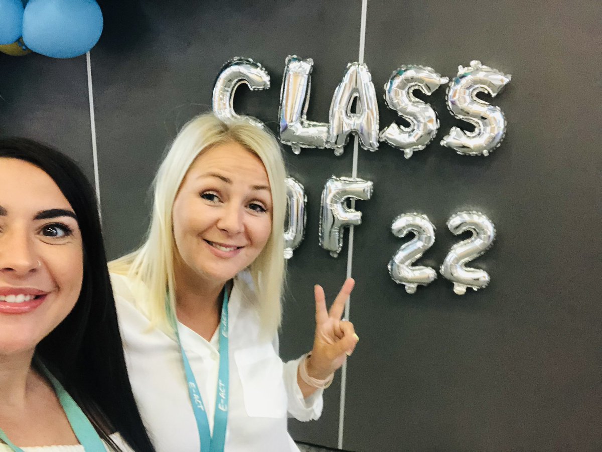 DataToan's tweet image. Exam team raring to goooo! #TOAN #resultsday