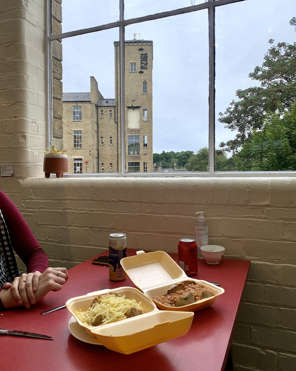 sunnybankmills's tweet photo. It's the BEST day of the week - Jacket Potato Thursday, with a lavely view of the 1912. Thank you Whiteheads Farsley for always sorting us out with end of week carbohydrates.
#SunnyBankMills #Farsley #Leeds #MillLife #JPThursday #JacketPotato #WorkLunch https://t.co/2Zvfw4p4E6