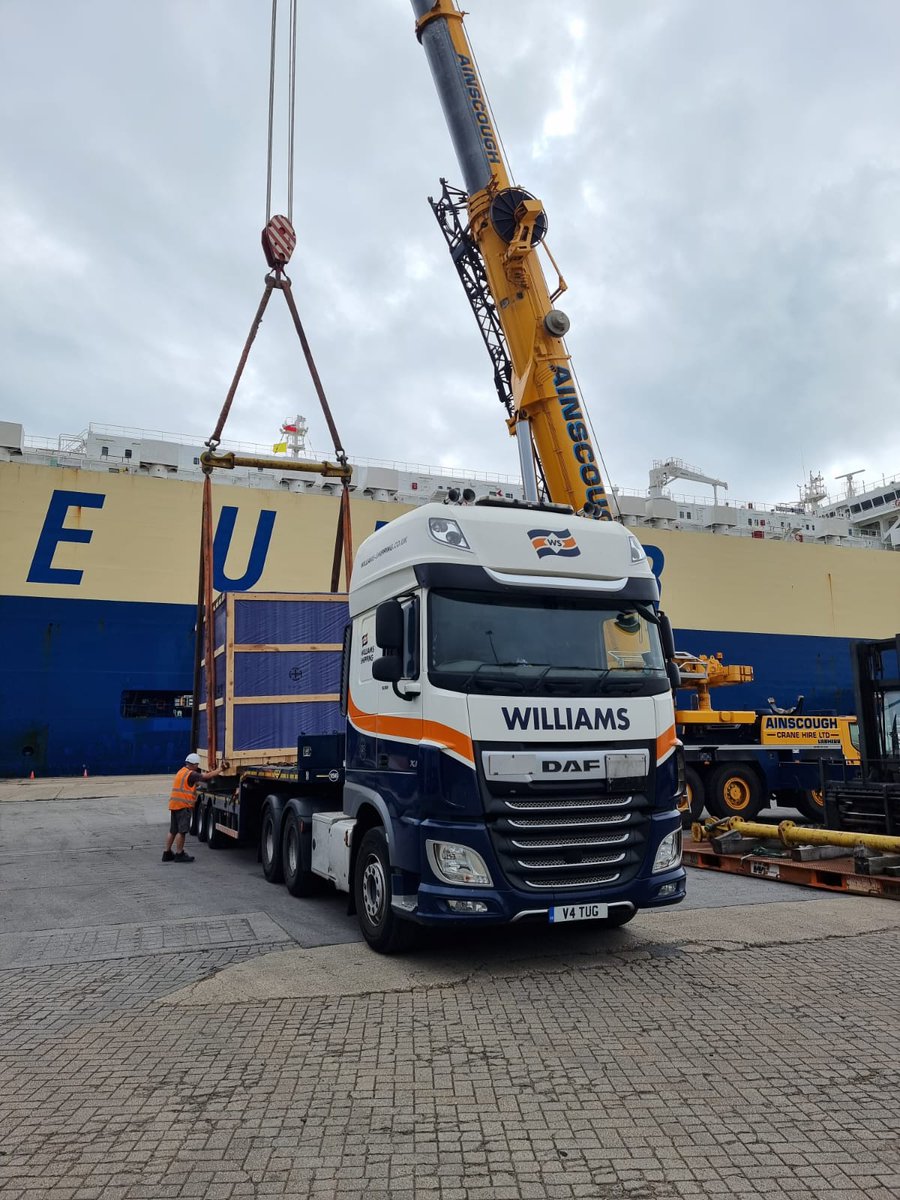 WillShipping's tweet photo. A 46 t case delivered into Southampton docks this week. 
We carry a wide variety of loads:
mechanical equipment 
plant 
containers 
boats  
general cargo 

#lowloader #truck #logistics #transport #haulage #abnormalloads #outofgauge #delivery #projectmoves #cargo #cargohandling https://t.co/KlDLHppJ3k