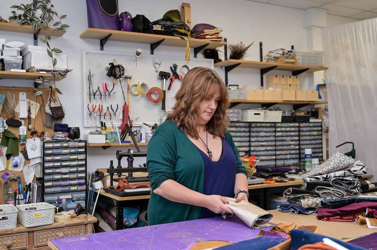 DeltaHStudios's tweet photo. In the studio with Purple Shades of Green 

https://t.co/WVUjNMZvLE

.
.
#art #newart #artist #london #londonart #londonartist #londonstudio #studio #artstudio #londonartstudio #wimbledon #wimbledonstudio #deltahousestudios https://t.co/0obj5VMJ9b