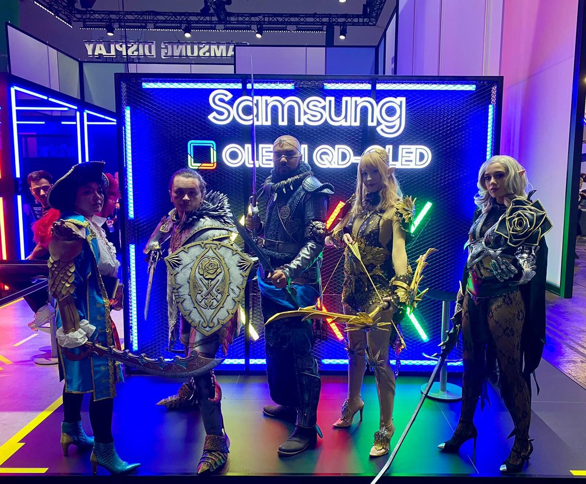 NewsBlackDesert's tweet photo. Hallo Köln! 🇩🇪 
#gamescom2022 has started and we're super excited to be here 🤩 Join #BlackDesert at the Samsung Display booth (Hall 8 C-010) and say hi to our team &amp; cosplayers 👋 https://t.co/qlK9xZtOdK