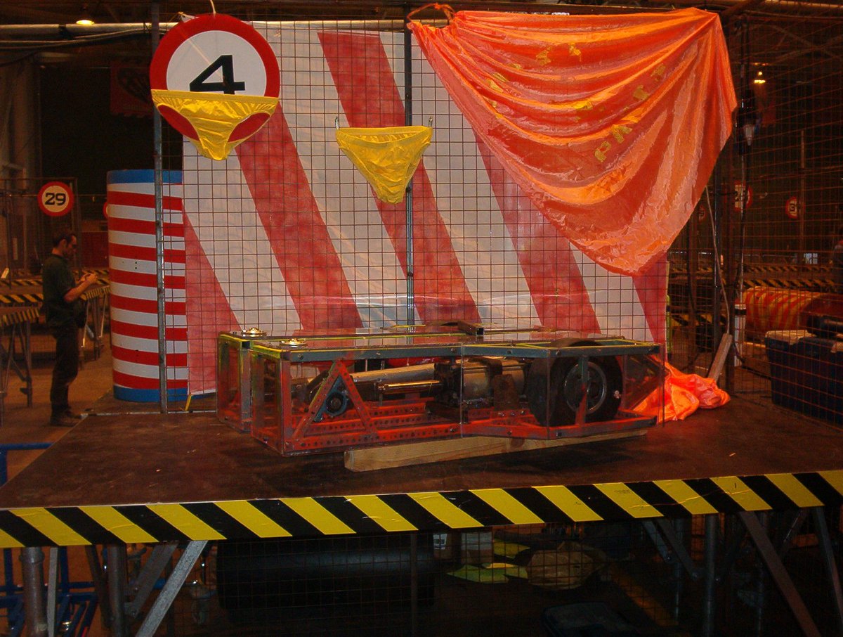 Robotwars101's tweet photo. 19yrs ago today, we were setting up for #rw7 with #thunderpants. Little did we know, all was not well 🙄 https://t.co/4x6Vht8RTs