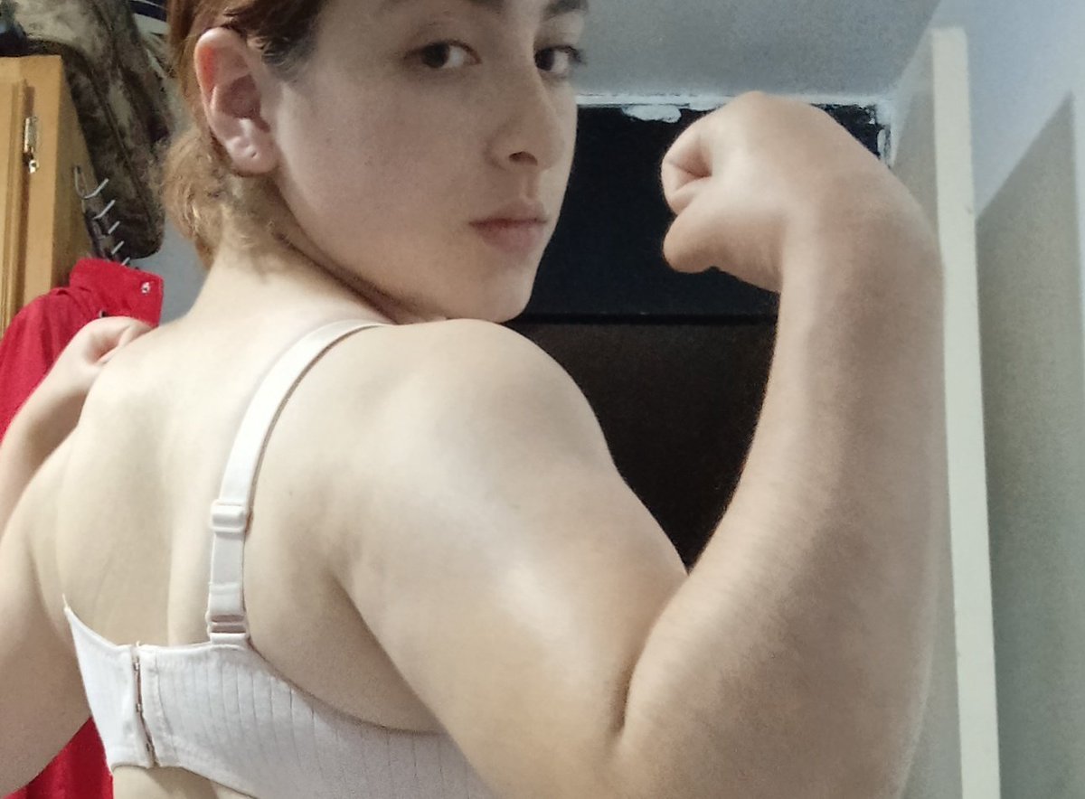 Realmente no había visto un culo tan bonito hasta q vi el mío jaaaa.... Toma mucho sacrificio estar aquí rn, pero voy a llegar a donde quiero no matter what sólo pq yo soy así y no me rindo y i don't quit, i can't quit, y no quiero rendirme.... Oraleeee levántense ya!!