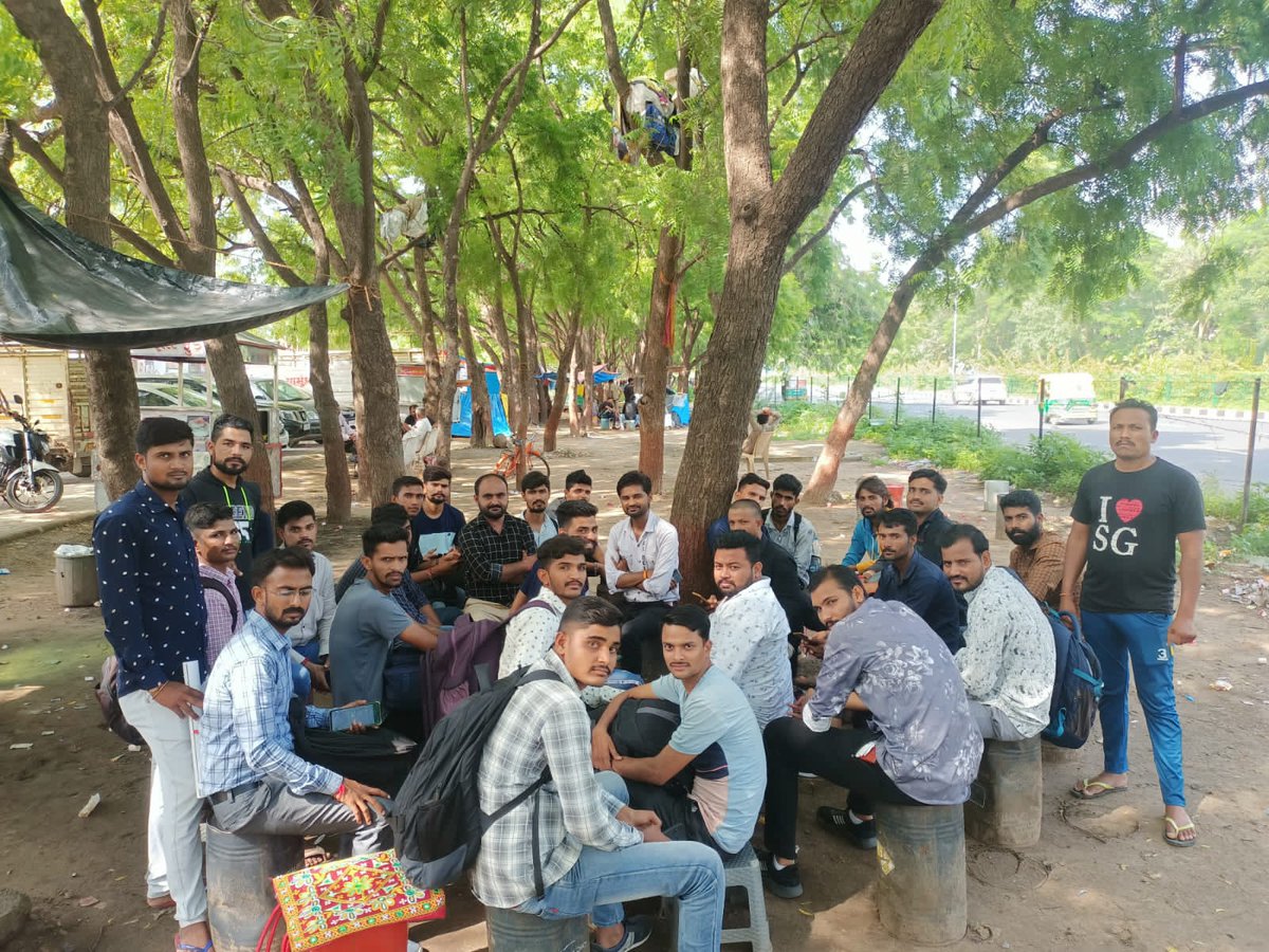 આંદોલન ચાલુ છે અને ચાલુ જ રહેશે. <a href="/rohitkumarmali/">Rohit mali🇮🇳</a> ની અટકાયત કરવાથી બીજા સો ઉભા થશે. હવે જ્યા સુધી માંગણી પુરી નહિ થાય ને ત્યા સુધી ગાંધીનગર છોડીશુ જ નહી
#LRD_MALE_મહિલા_સમકક્ષ_2485
<a href="/sanghaviharsh/">Harsh Sanghavi</a>
<a href="/Bhupendrapbjp/">Bhupendra Patel</a>
<a href="/CMOGuj/">CMO Gujarat</a>
<a href="/BJP4Gujarat/">BJP Gujarat</a>
<a href="/devanshijoshi71/">Devanshi Joshi</a>
<a href="/VtvGujarati/">VTV Gujarati News and Beyond</a>
<a href="/News18Guj/">News18Gujarati</a>