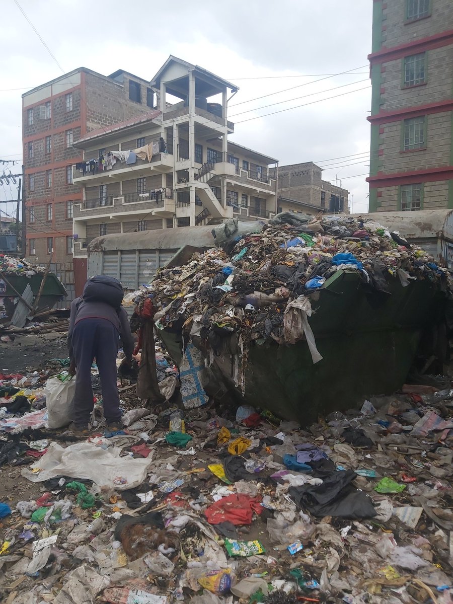 empishaa's tweet photo. This is Civil Servant Kariobangi South. @SakajaJohnson Congratulations but now Nairobi needs you. This a parking area but as you can see it has turned to a dumping site. The people responsible I believe they have been paid to collect the garbage.  Kazi kwako. @NairobiCityGov https://t.co/GxbAjflHOM