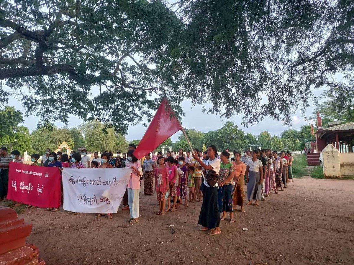 Phyu87189934's tweet photo. Pro democracy youths in a village, Yinmarbin Township, are still marching with vigor to keep opposing the military dictatorship.  #2022Aug25Coup #HelpMyanmarIDPs #WhatsHappeningInMyanmar https://t.co/lNEcMrfkzf