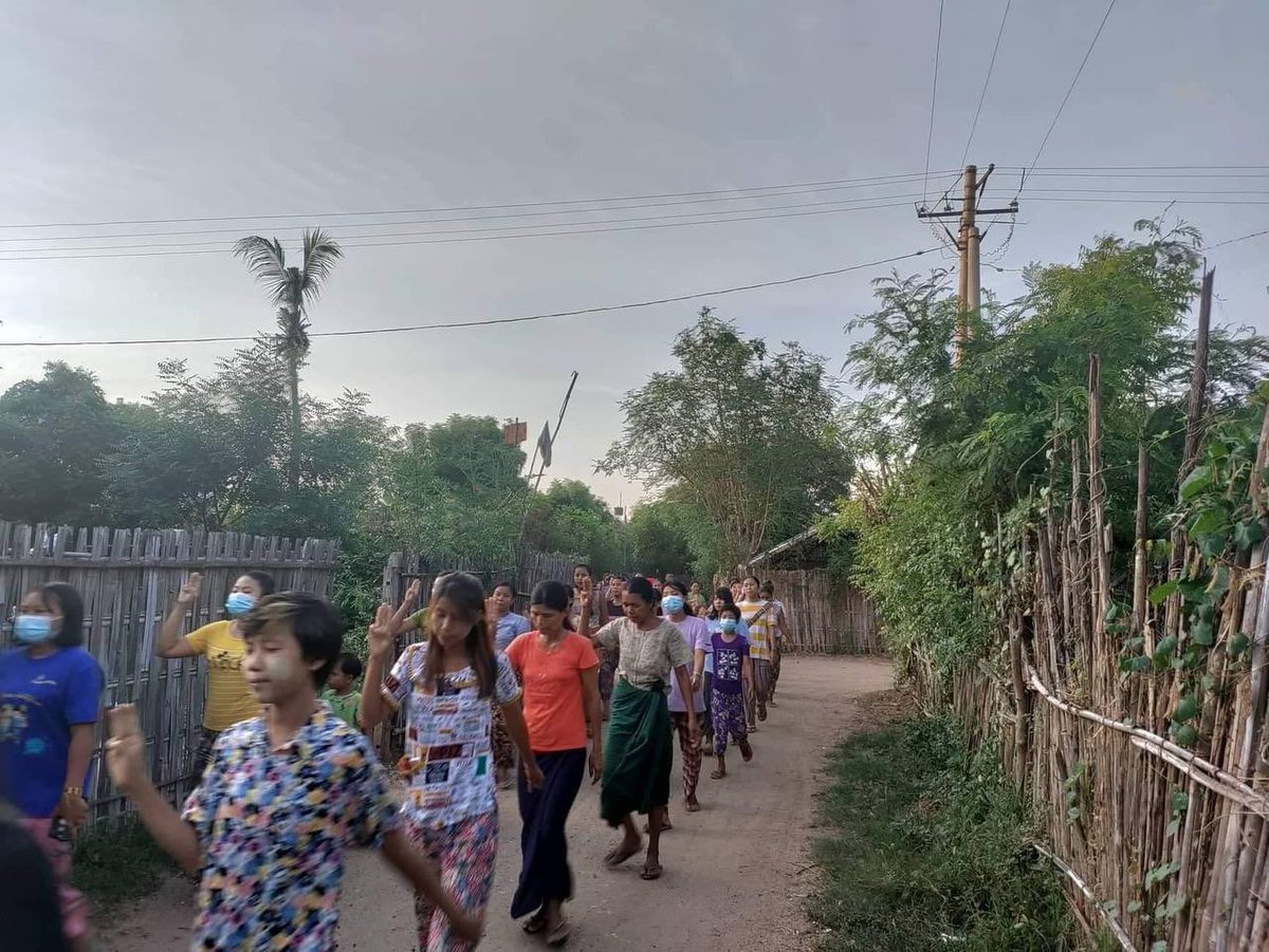 Phyu87189934's tweet photo. Pro democracy youths in a village, Yinmarbin Township, are still marching with vigor to keep opposing the military dictatorship.  #2022Aug25Coup #HelpMyanmarIDPs #WhatsHappeningInMyanmar https://t.co/lNEcMrfkzf