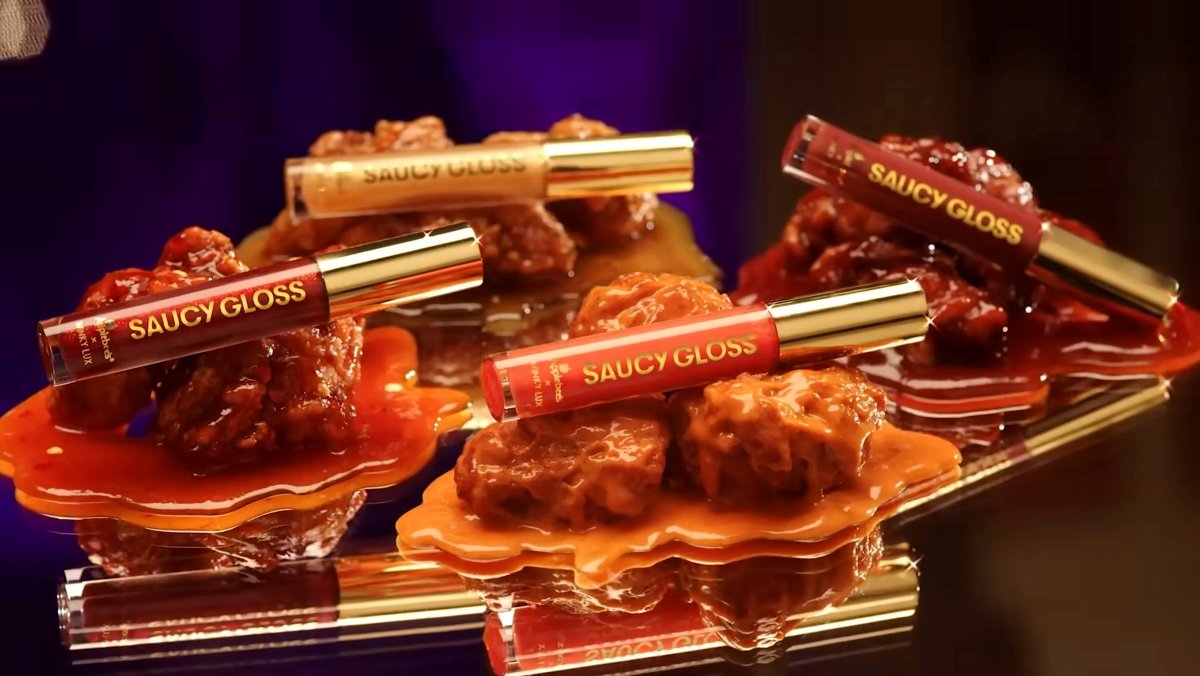 nerdist's tweet photo. Applebee's has a spicy wing sauce-flavored line of lip gloss https://t.co/BBesaffBvs https://t.co/1dcxtJ4YGw