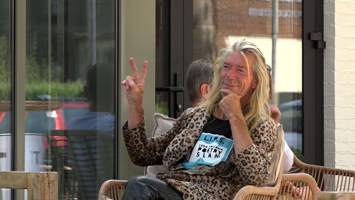 VIDEO - Jos Loonen kennen we in Venlo vooral als de man met de panterjas. In Nederland kennen ze hem nu als de buurtvader in de gelijknamige videoclip van rapper Donnie. Tijd voor een gesprek.
omroepvenlo.nl/nieuws/artikel…