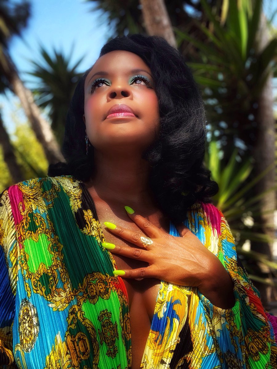 SoAshaki's tweet photo. 💚My new song “Dream Soul” was written to appeal to the longing in all of us to find our person. The perfect love for you. A love that transcends space and time. That connects to your soul on a deeper level in a metaphysical way. As a reminder not to settle for anything less. https://t.co/KR89fCkOU4