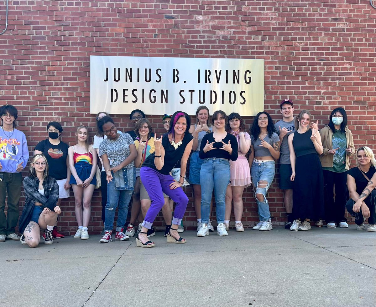 KCCopyDiva's tweet photo. First week of school! Love teaching my Freelancing 101 class at @KCArtInstitute. So grateful to be able to teach young creatives everything I wish I would've known when I first started #freelancing nearly 25 years ago. Looking forward to an awesome semester! #kcai #adjunctprof https://t.co/yWd7fGqzuj