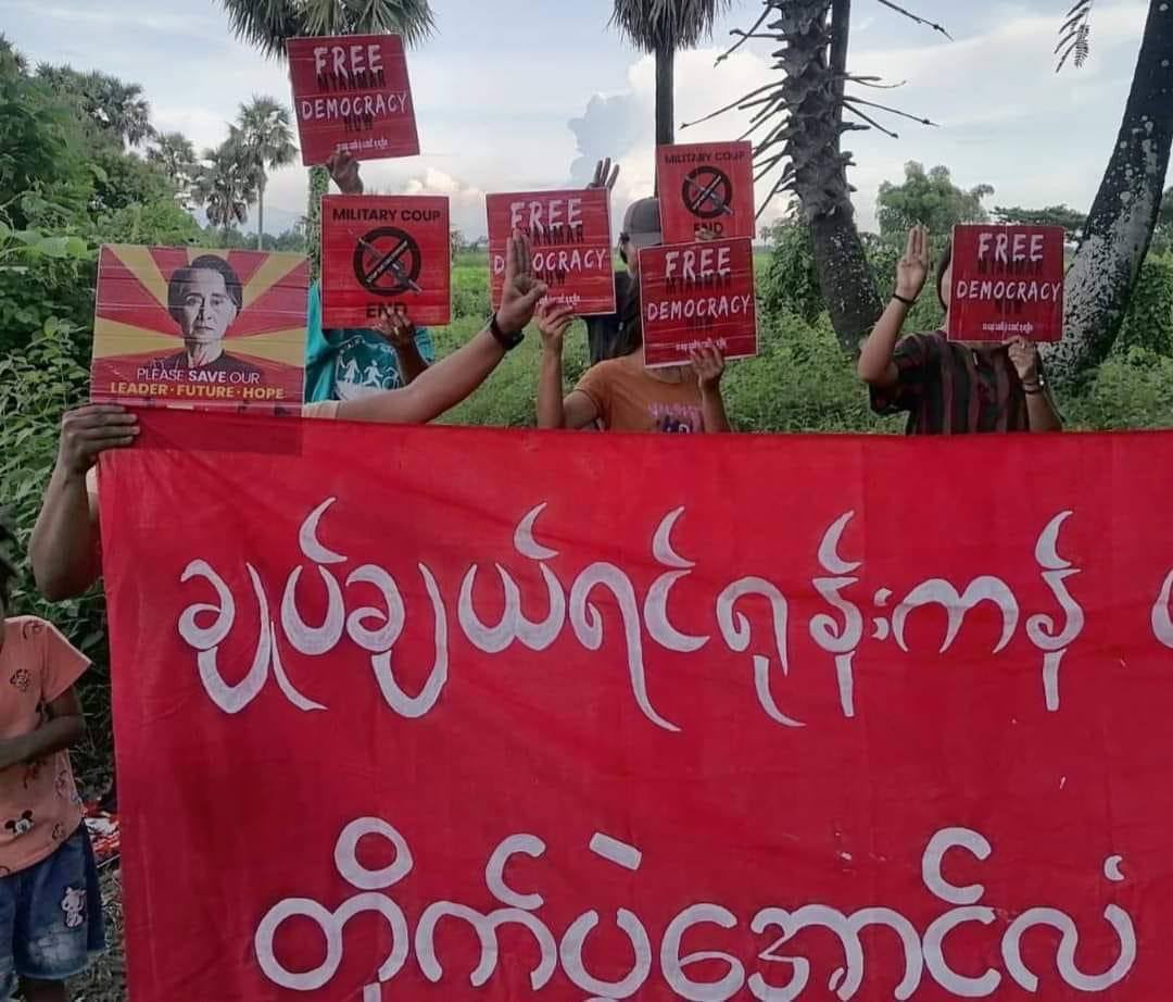eushwan's tweet photo. Pro-democracy residents of Kale marched once again and demonstrated a persistent protest to overthrow military regime today.  #2022Aug25Coup #HelpMyanmarIDPs #WhatsHappeningInMyanmar https://t.co/iUfyCBLu0h