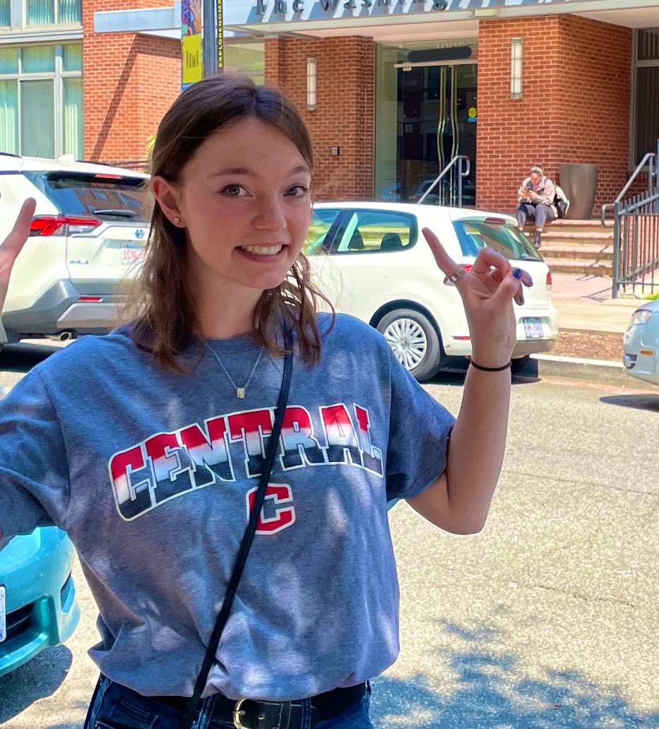kasstorm's tweet photo. Move in for fall semester complete! @CentralCollege @TWCInternships go get ‘em @taylorjstorm #justkeepgrowing #hoorah https://t.co/Eh5TRGHS7g