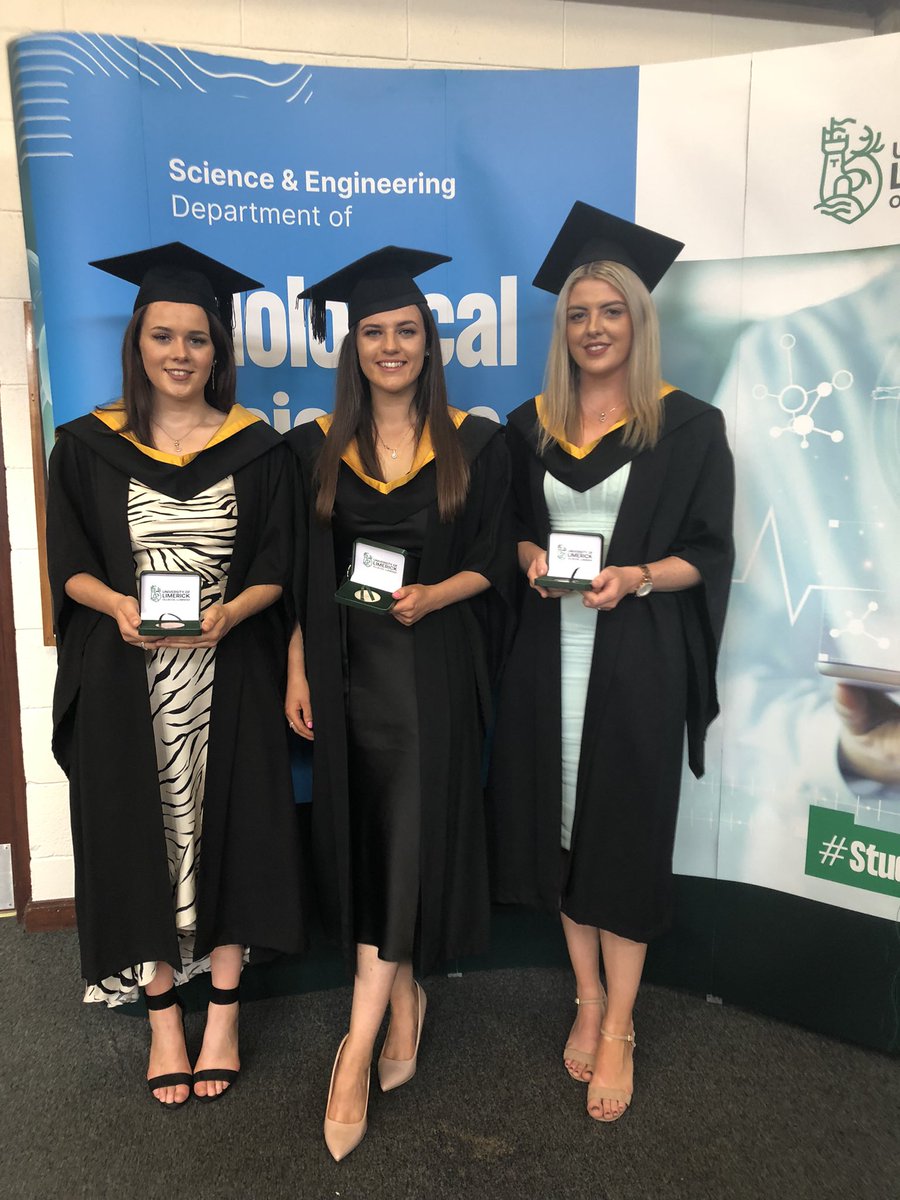 EquineScienceUL's tweet photo. A huge congratulations to our Diploma and Degree students who graduated on Tuesday! 👩‍🎓🎉🎓👏 A huge well done to you all! We couldn’t be prouder and can’t wait to see where the world takes you now! Best of luck to you all in your future endeavours! #StayCurious #StudyAtUL https://t.co/livoMCHxAp