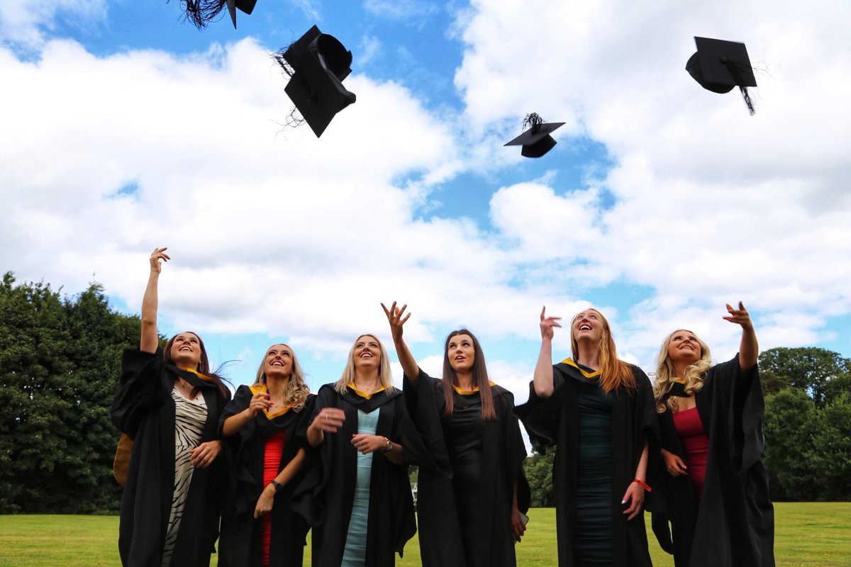 EquineScienceUL's tweet photo. A huge congratulations to our Diploma and Degree students who graduated on Tuesday! 👩‍🎓🎉🎓👏 A huge well done to you all! We couldn’t be prouder and can’t wait to see where the world takes you now! Best of luck to you all in your future endeavours! #StayCurious #StudyAtUL https://t.co/livoMCHxAp