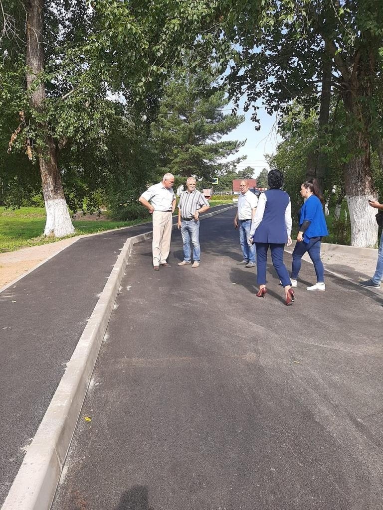 🎓 Родительская приёмка в школах Ленинградской области. Очередная родительская проверка состоялась в Громовской средней школе Приозерского района.

👀 Вместе с родителями в приёмке участвовал секретарь местного отделения Партии «ЕДИНАЯ РОССИЯ» Александр… t2p.pw/iCTuVJ62zV