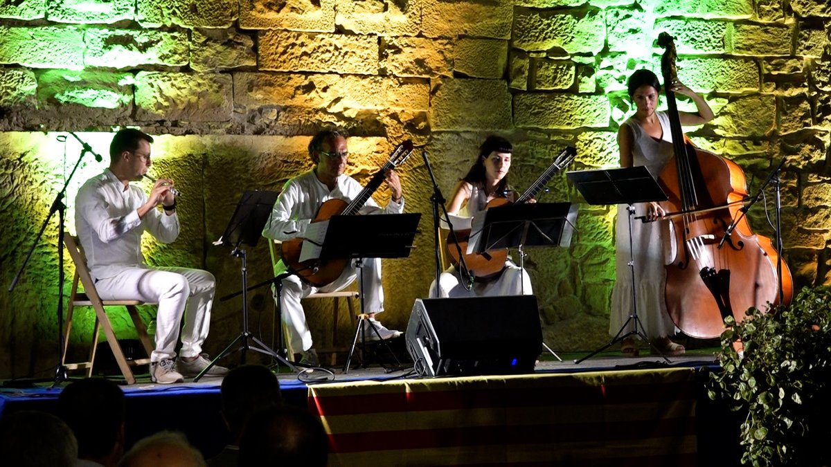 LesBorgesTV's tweet photo. VÍDEO II El Castell de #laFloresta va acollir el passat dissabte, 13 d'agost, el concert del Quartet Ensemble XXI dins el @garriguitar. 

· https://t.co/UeVwxptKpz

· https://t.co/qLS5i3NVwe https://t.co/NyqFKVQt9H
