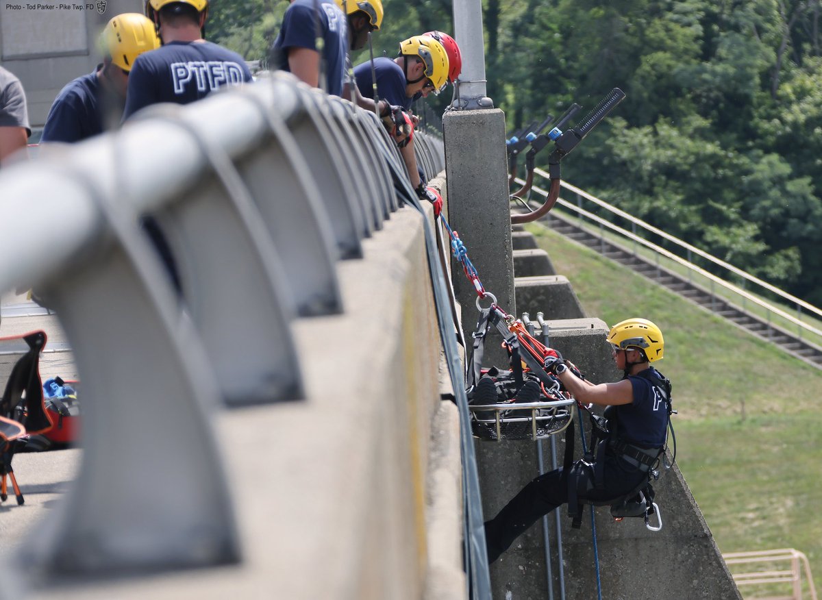 PikeTwpFire's tweet photo. Just another day training at #pikefire. @eaglecreekpark #ropestraining https://t.co/o9hm5q5NDB